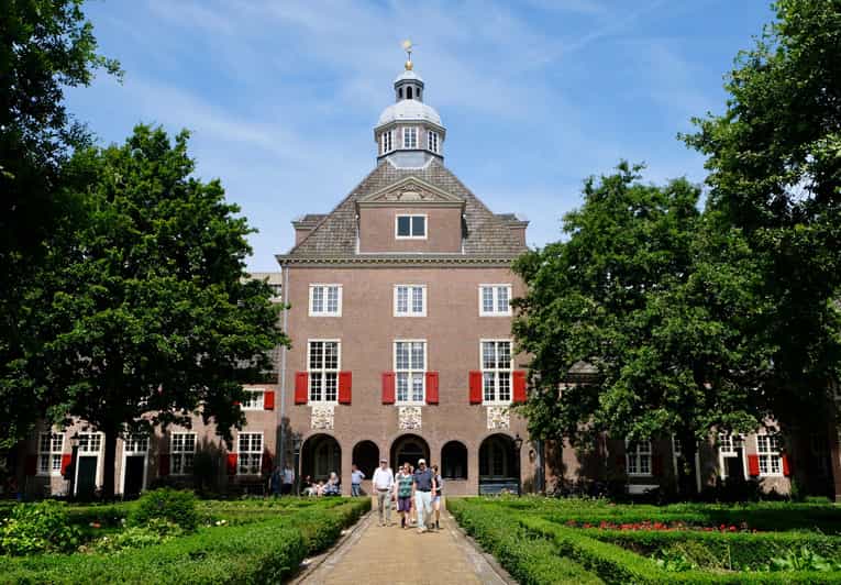 The Hague: Courtyard Walking Tour - Entering The Hague’s courtyard world behind ordinary streets