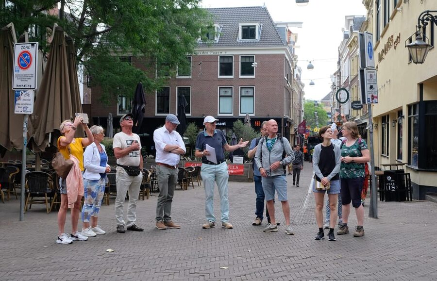 The Hague: Courtyard Walking Tour - Price and time: what $9 gets you for 1.5 hours