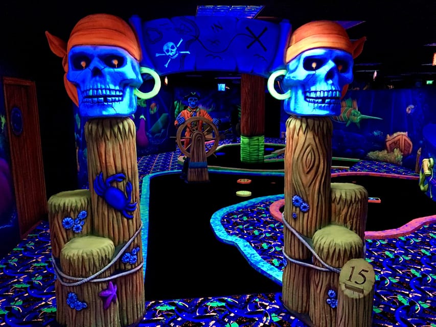 The Hague: Glowgolf Glow in the Dark Indoor Minigolf - How the Glow Effects Change Your Putting