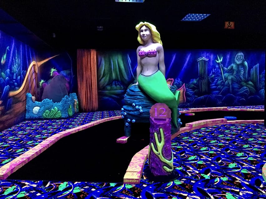 The Hague: Glowgolf Glow in the Dark Indoor Minigolf - Your 45-60 Minute Game, 18 Holes, and the Pace You Can Expect