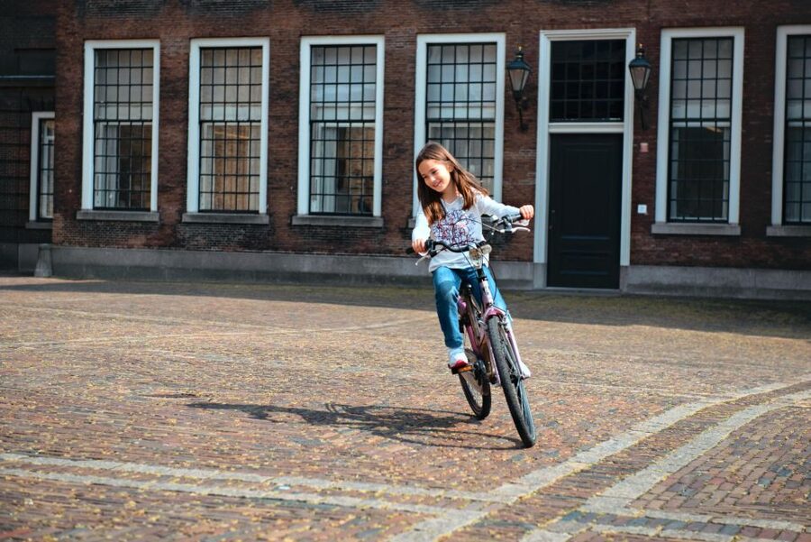The Hague: Highlights Bike Tour - Meeting point behind a grey garage door, and how to get your bike adjusted