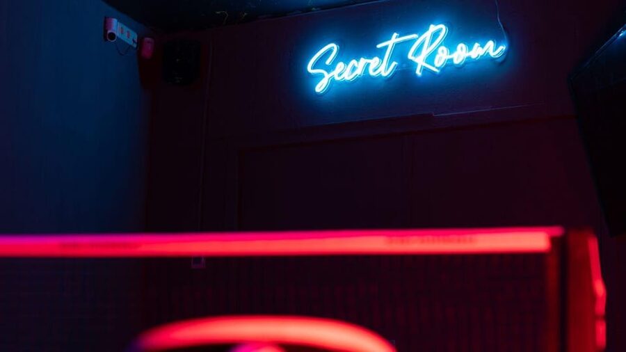The Hague: Ping Pong Table Rental at a Secret Ping Pong Bar - Finding Secret Ping Pong The Hague inside Amaze VR