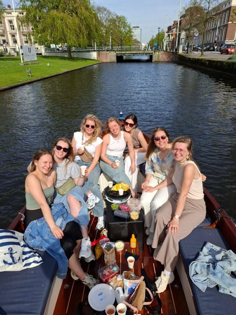 The Hague: Private Boattour up to 10 persons - The 75-Minute Cruise Through The Hague Center (and What You Can Expect)