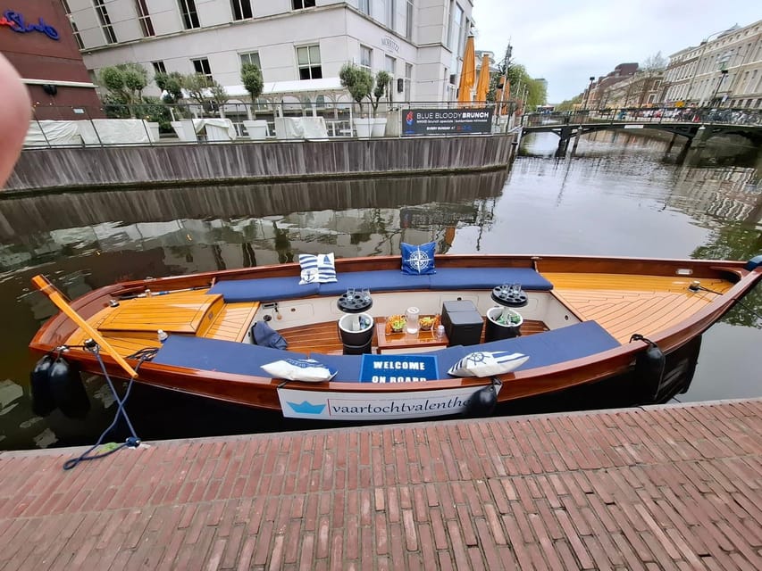 The Hague: Private Boattour up to 10 persons - Snacks, Drinks, and the Comfort of Doing It Your Way