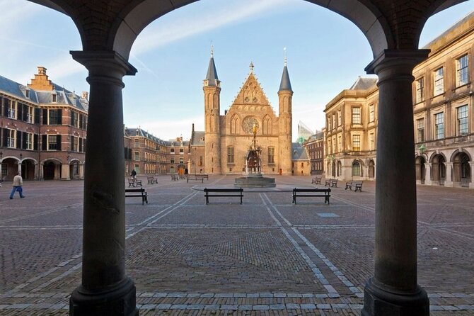 The Hague Self-Guided Audio Tour - How the audio guide setup works (phone, map pins, and time window)