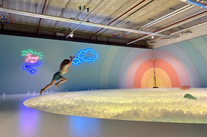 The Upside Down Museum Amsterdam Admission Ticket - Photo downloads vs prints, and what to do if you see blur