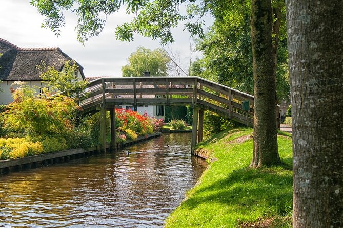 Tour to Giethoorn and Keukenhof Tulip Fields from Amsterdam - Giethoorn on your own: choose between lunch and wandering