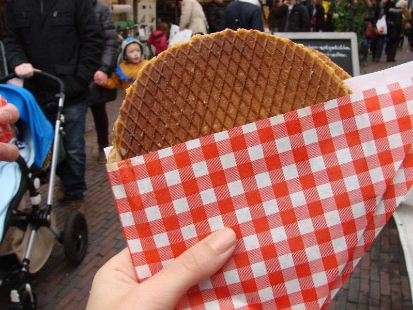 Utrecht - Food Tour: Try out 6 dutch bites - FEBO and the snack wall: choosing your savory Dutch bite (kroket style)