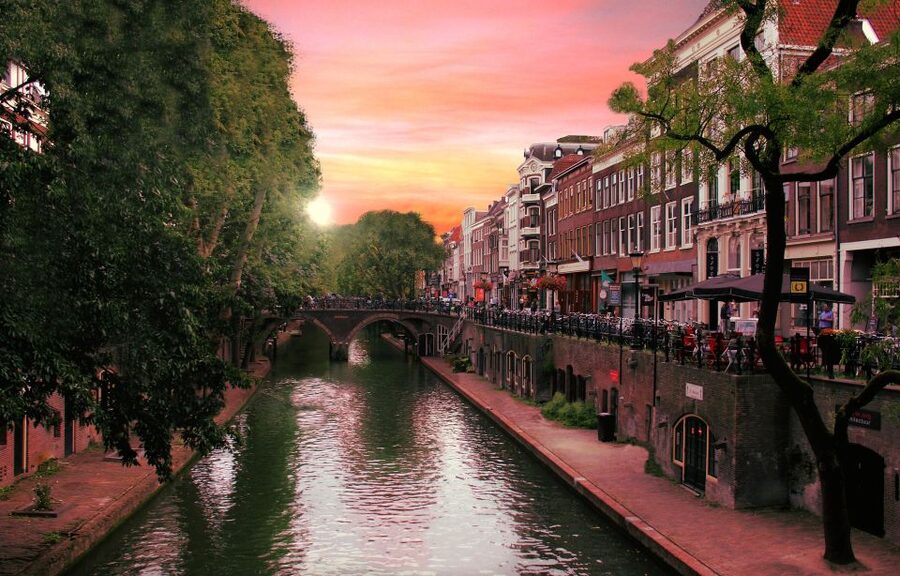 Utrecht: Guided Highlights Walking Tour - Quick highlights that make this walk feel special