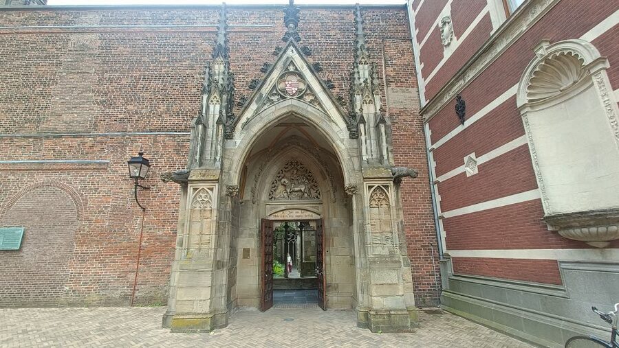 Utrecht: Guided Highlights Walking Tour - Price and value for a group up to 15 people