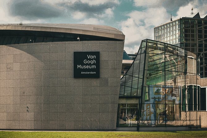 Van Gogh Museum Guided Tour •10 people• Face to Face with Vincent - Brushstrokes, technique evolution, and why that is the smartest entry point
