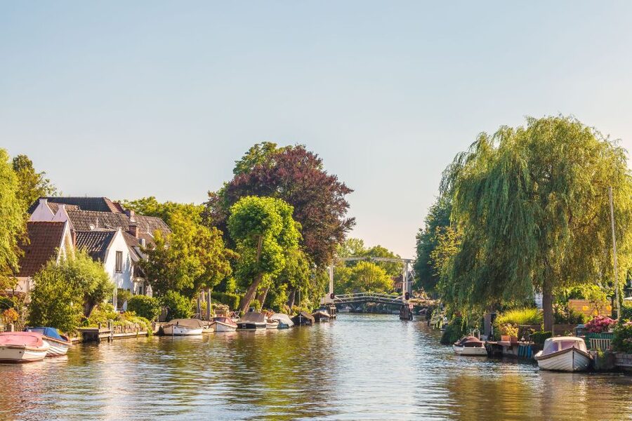 Vecht River: Full-day Cruise with Lunch - Pickup by car and the open-topped boat rhythm