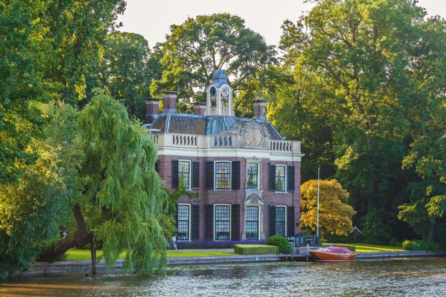 Vecht River: Private Tour sightseeing Cruise with diner - Why the Vecht River feels like Dutch Golden Age on pause