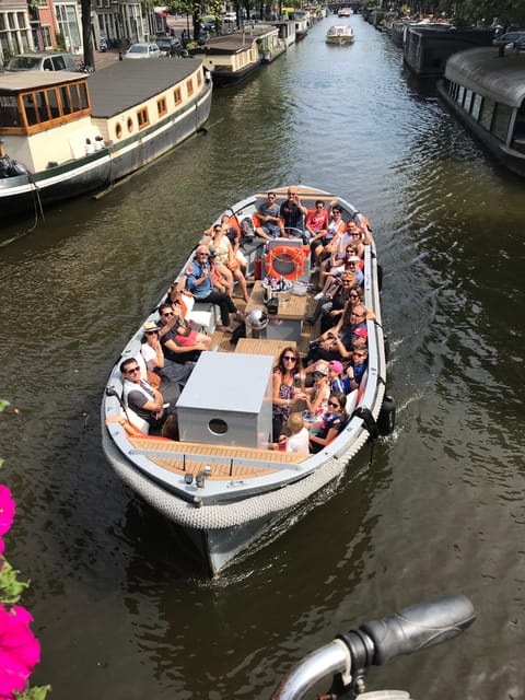 Visit Amsterdam by Boat with a French Guide (french) - From Oosterdokskade 8 to the waterline: getting started without stress