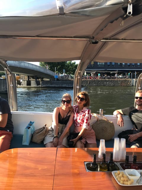 Visit Amsterdam by Boat with a French Guide (french) - The Dutch apéro: cheese tasting done right (and yes, it’s part of the fun)