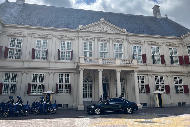 Visit the Girl with the Pearl Earring, The Hague & Delft City - The Hague walking tour: Binnenhof views and real civic buildings