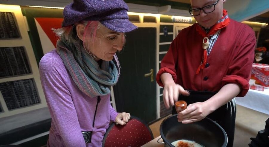 Volendam: 2.5-Hour Cheesemaking Workshop & Clog Making Tour - Taking Your Homemade Cheese Home Without Ruining It