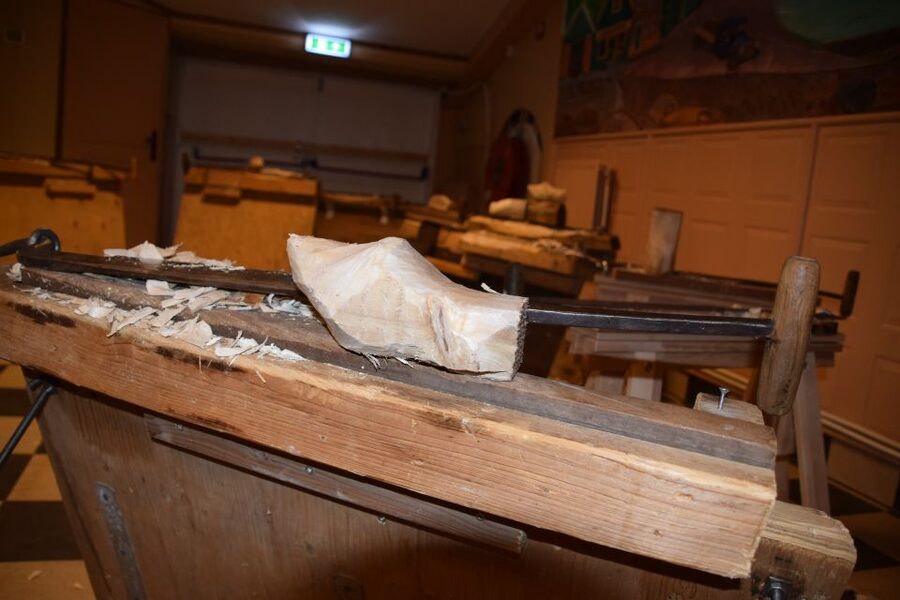 Volendam: 2-Hour Clogmaking Workshop and Cheese Tour - Where You Meet and How You Get There From Amsterdam