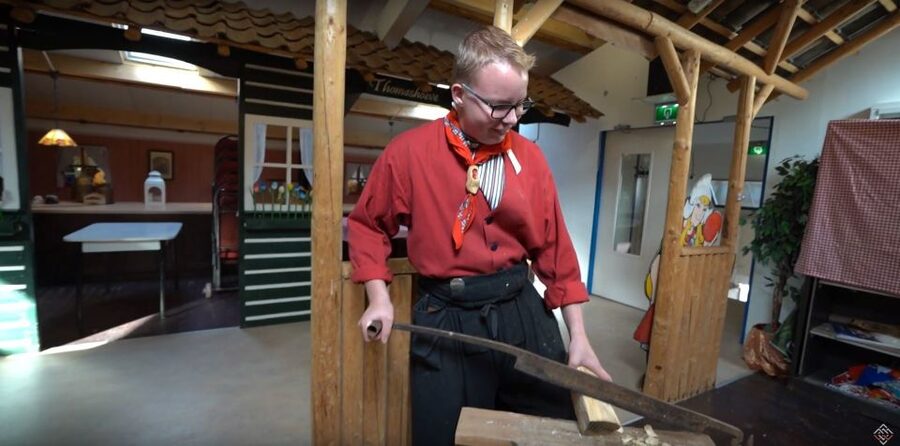 Volendam: 2-Hour Clogmaking Workshop and Cheese Tour - From Poplar Wood to Your Own Clog: What Happens During the Workshop