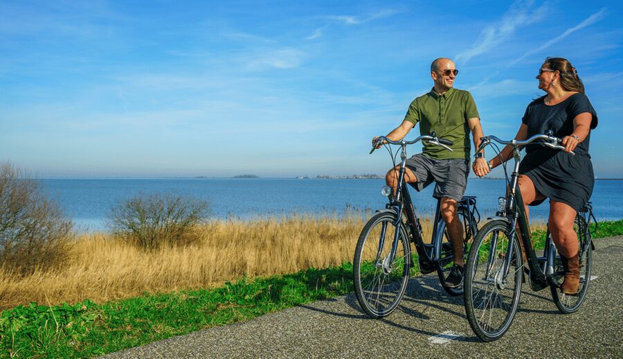 Volendam: Bike Rental including Highlights-Routes - Marken: The Fairy-Tale Village With a 450-Year-Old Church