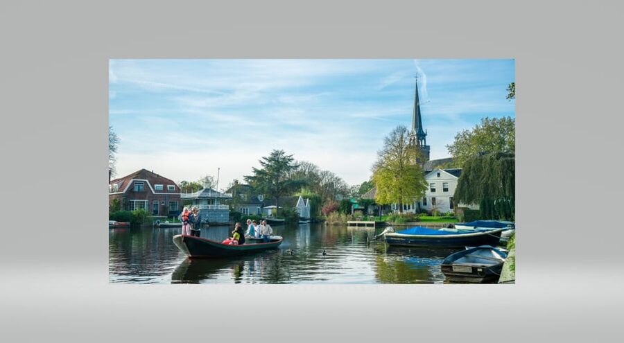 Volendam: Bike Rental including Highlights-Routes - The Cheese Stops: Taste Everything and Cuddle the Cows