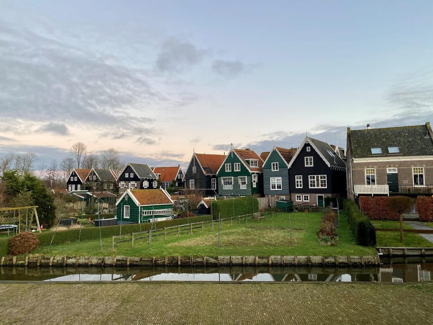 Volendam: E-Bike Rental including Highlights-Routes - Marken: wooden houses, a 450-year church, and a boat cruise