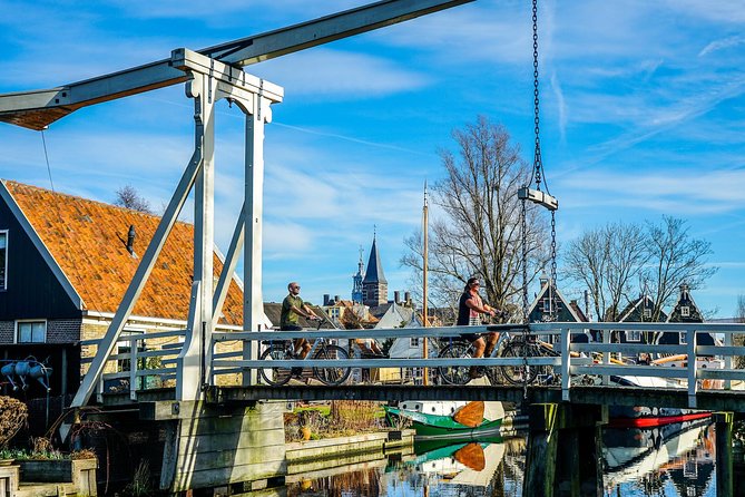 Volendam: E-bike rental with suggested countryside- and fisherman village route - Why Volendam is a smart base for e-biking
