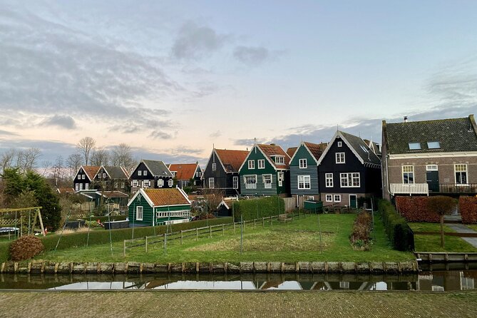 Volendam: E-bike rental with suggested countryside- and fisherman village route - Monnickendam: bronze-brick houses, an old harbour, and brewery smells