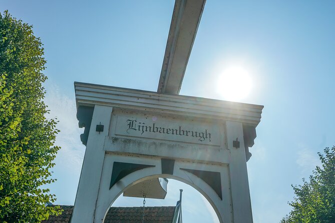 Volendam: E-bike rental with suggested countryside- and fisherman village route - How the e-bike setup changes your day (gears, motor help, and battery swaps)