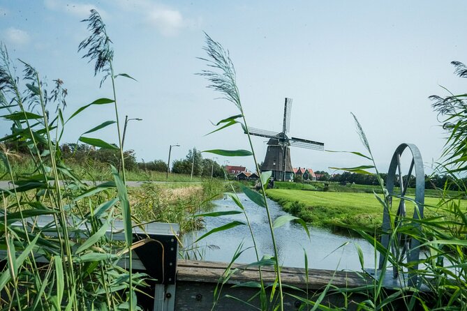 Volendam: E-bike rental with suggested countryside- and fisherman village route - Price value: what $63.22 per person really buys