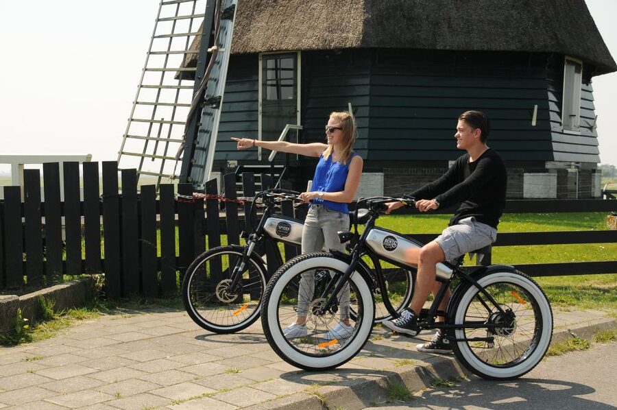Volendam: E-Fatbike Rental - Volendam to Monnickendam: Bronze-Brick Streets And A Brewery Stop