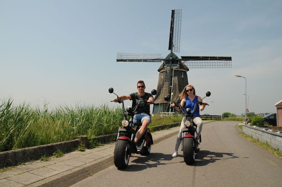 Volendam: E-Scooter Rental - Edam in About an Hour: Canals, Narrow Alleys, and Cheese Stops