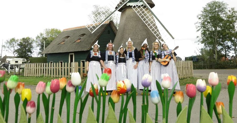 Volendam: Traditional Costume Photo with Cheese & Clog Tour - Should you book this Volendam costume photo, cheese, and clogs tour?