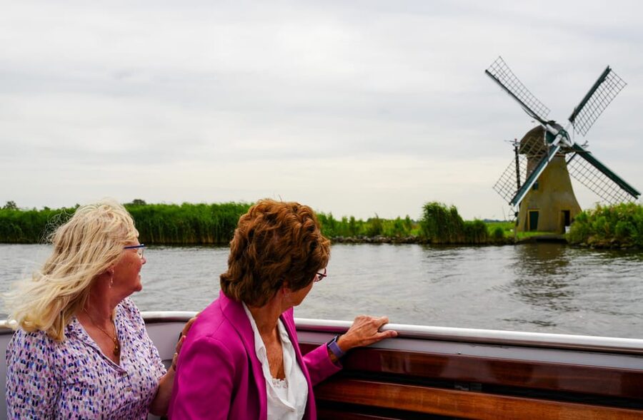 Warmond: Kagerplassen Cruise with "Tulip Experience" Ticket - Warmond Boat Ride: Windmills, Groene Hart Views, and On-Board Snacks