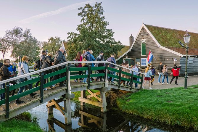 Windmill Tour from Amsterdam, Including Volendam & Marken - The “how it feels” factor: pace, crowds, and walking reality