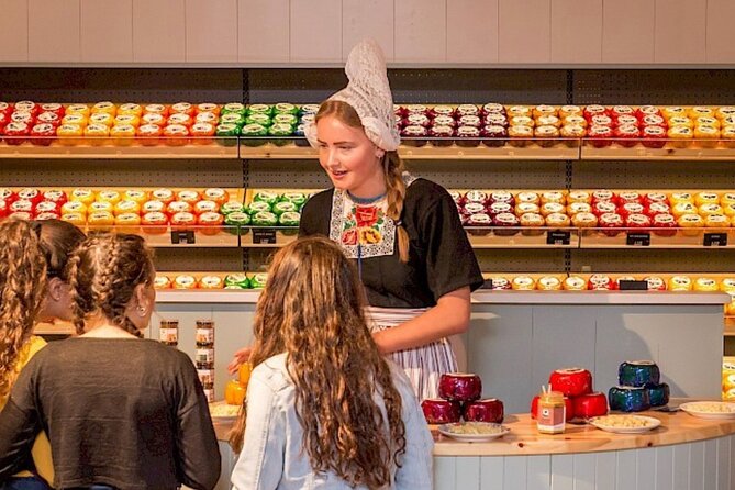 Windmills Country side tour Zaanse Schans-Cheesefactory-Volendam - Volendam in one hour: a harbor town you can actually enjoy