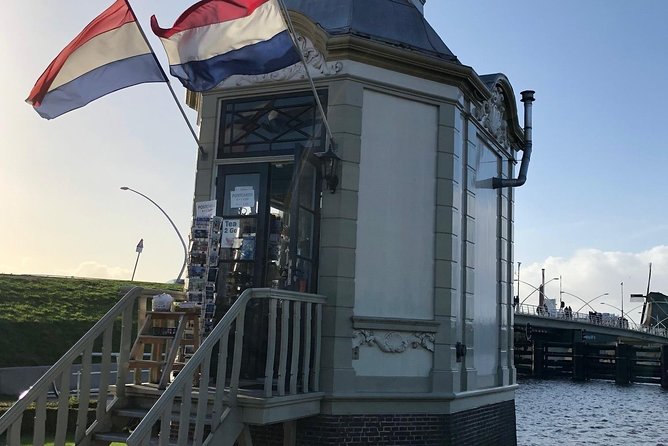 Windmills Zaanse Schans small group tour-region Amsterdam - Stop 1, Zaanse Schans: Getting the Windmill View Right Away