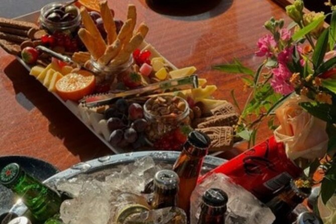 Winter Canal Cruise in Amsterdam - Snacks and drinks: the comfort bundle that justifies the price