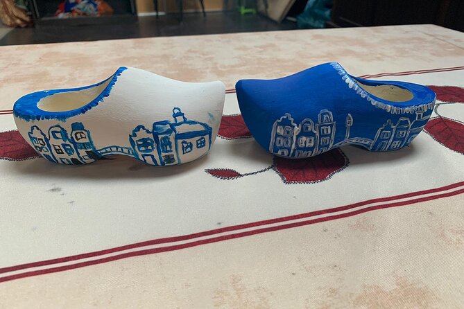Wooden Shoes Painting Private Workshop in Simonehoeve - The 2-hour painting workshop: templates, guidance, and 14 cm shoes
