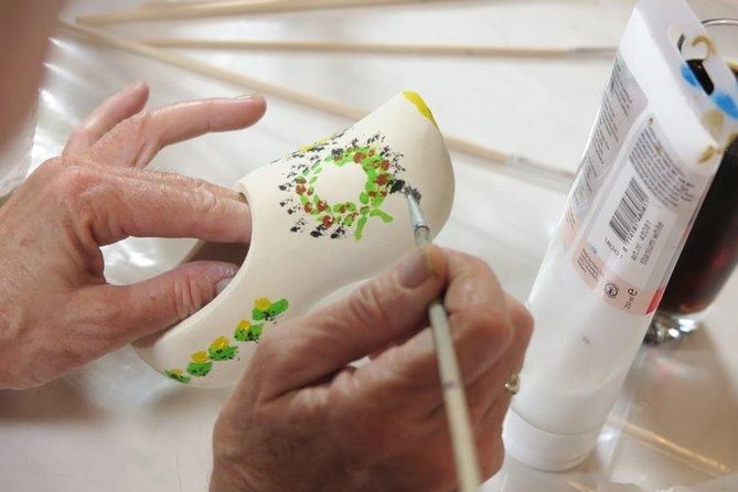 Wooden Shoes Painting Private Workshop in Simonehoeve - Snacks, drying time, and bringing your shoe art home