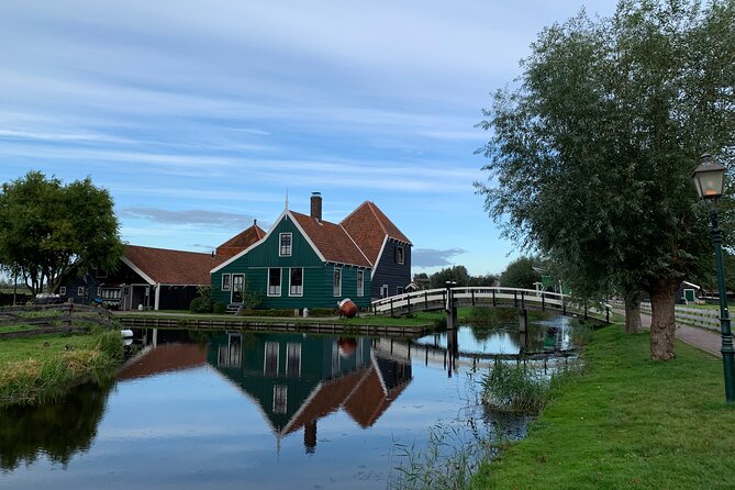 Zaanse Schans and Giethoorn Small-Group Tour with Hotel Pick-Up - Giethoorn canals and the one-hour boat cruise