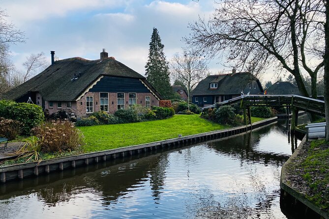 Zaanse Schans and Giethoorn Small-Group Tour with Hotel Pick-Up - Getting picked up, arriving on time, and avoiding stress