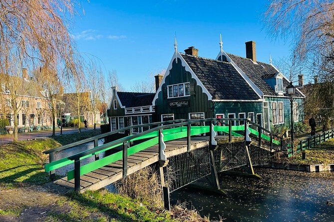 Zaanse Schans and Giethoorn Unique Day Trip with Boat Cruise - Cheese factory tour and tasting: more than just a quick sample