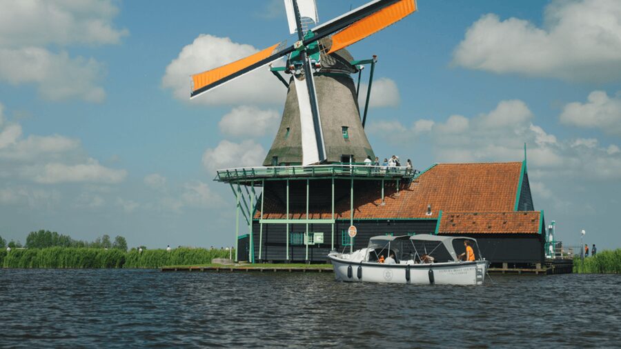 Zaanse Schans: Cruise UNESCO Windmills Village + Live Guide - A 25-minute Zaanse Schans UNESCO cruise, focused on the water views