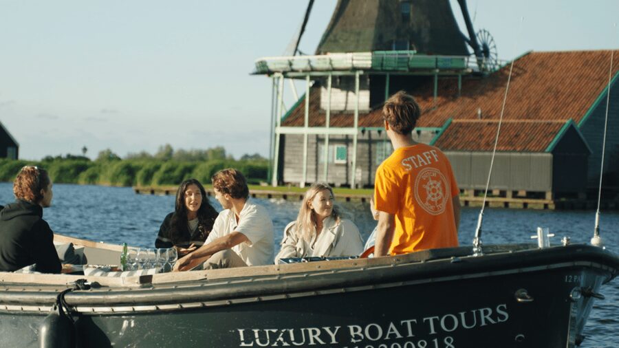 Zaanse Schans: Cruise UNESCO Windmills Village + Live Guide - Chocolate smells on the river: the sweet stop that changes the feel of the tour
