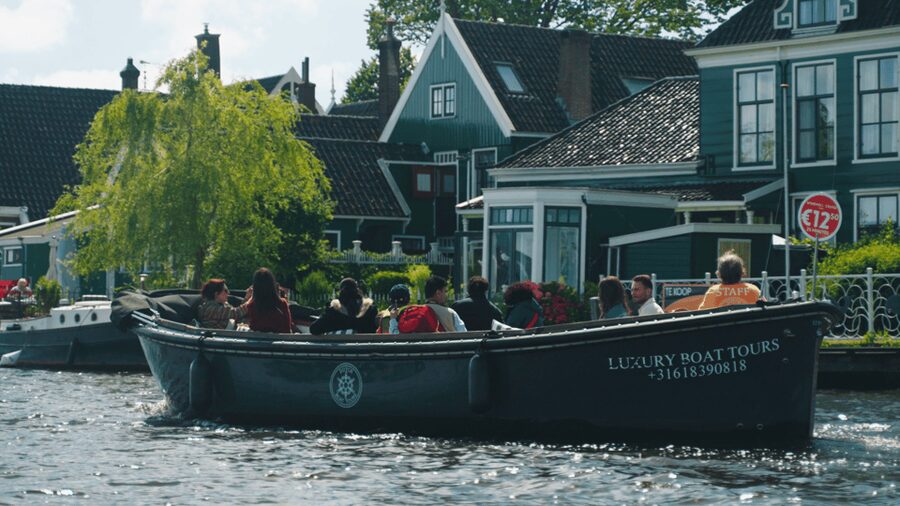 Zaanse Schans: Cruise UNESCO Windmills Village + Live Guide - Oil, paint, and flour mills: what the names tell you (and what the guide fills in)