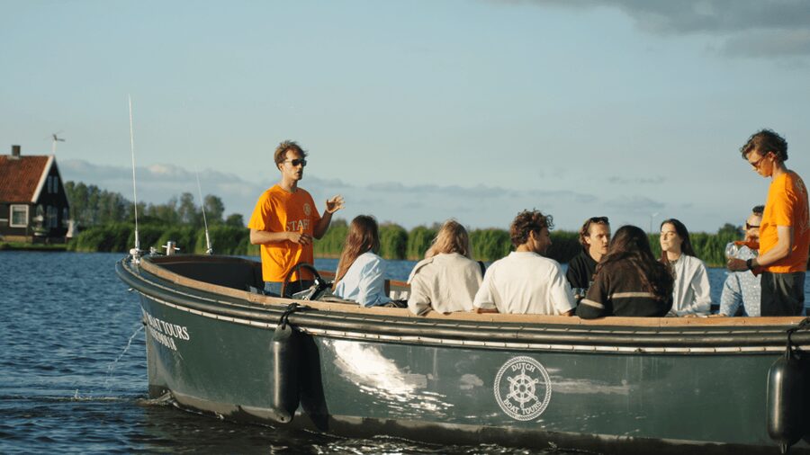 Zaanse Schans: Private Cruise + Live Guide, Optional Drinks - FAQ
