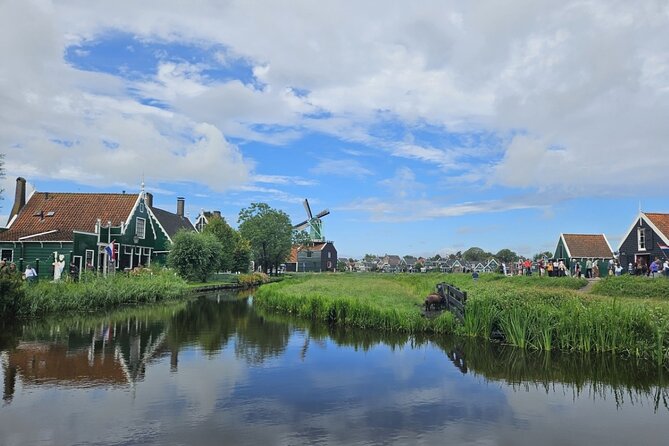 Zaanse Schans & Volendam Small-Group Tour with Hotel Pickup - Included vs Not Included: What to Expect in Your Wallet