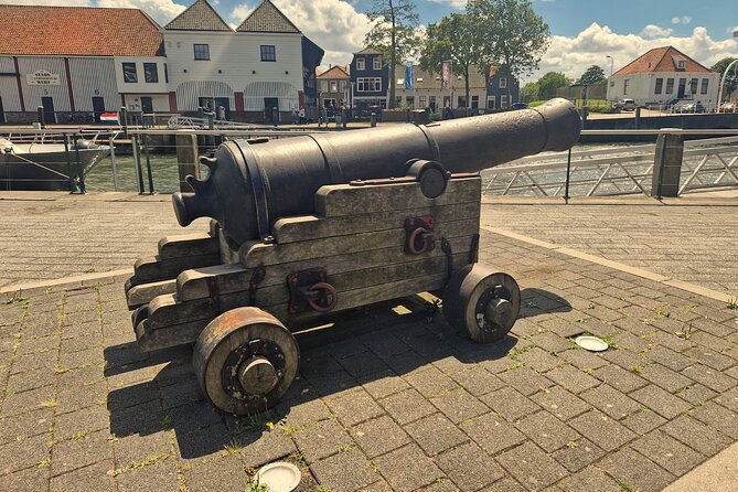 Zierikzee: Story tour The Legends NL/EN - The guide style: visual, atmospheric, and slightly dramatic